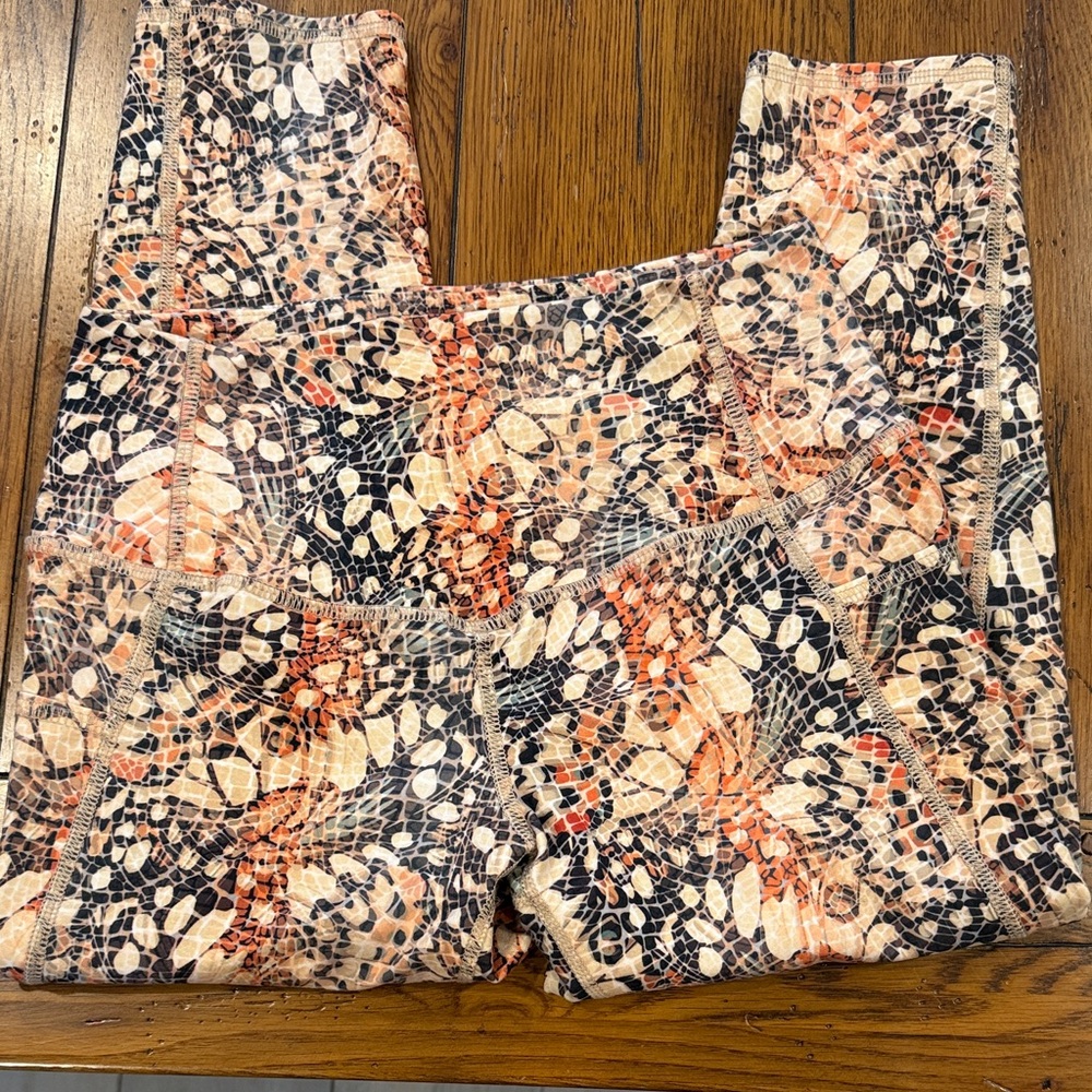 Evolution and Creation Women’s Leggings Size M